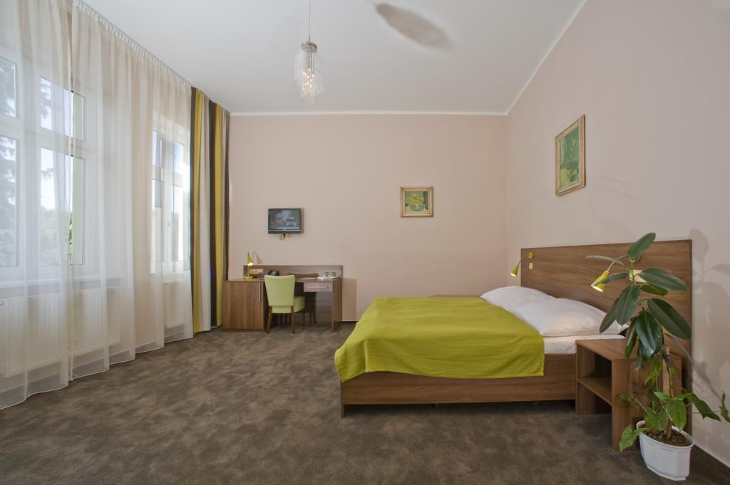 Hotel Zamecek Poděbrady Oda fotoğraf